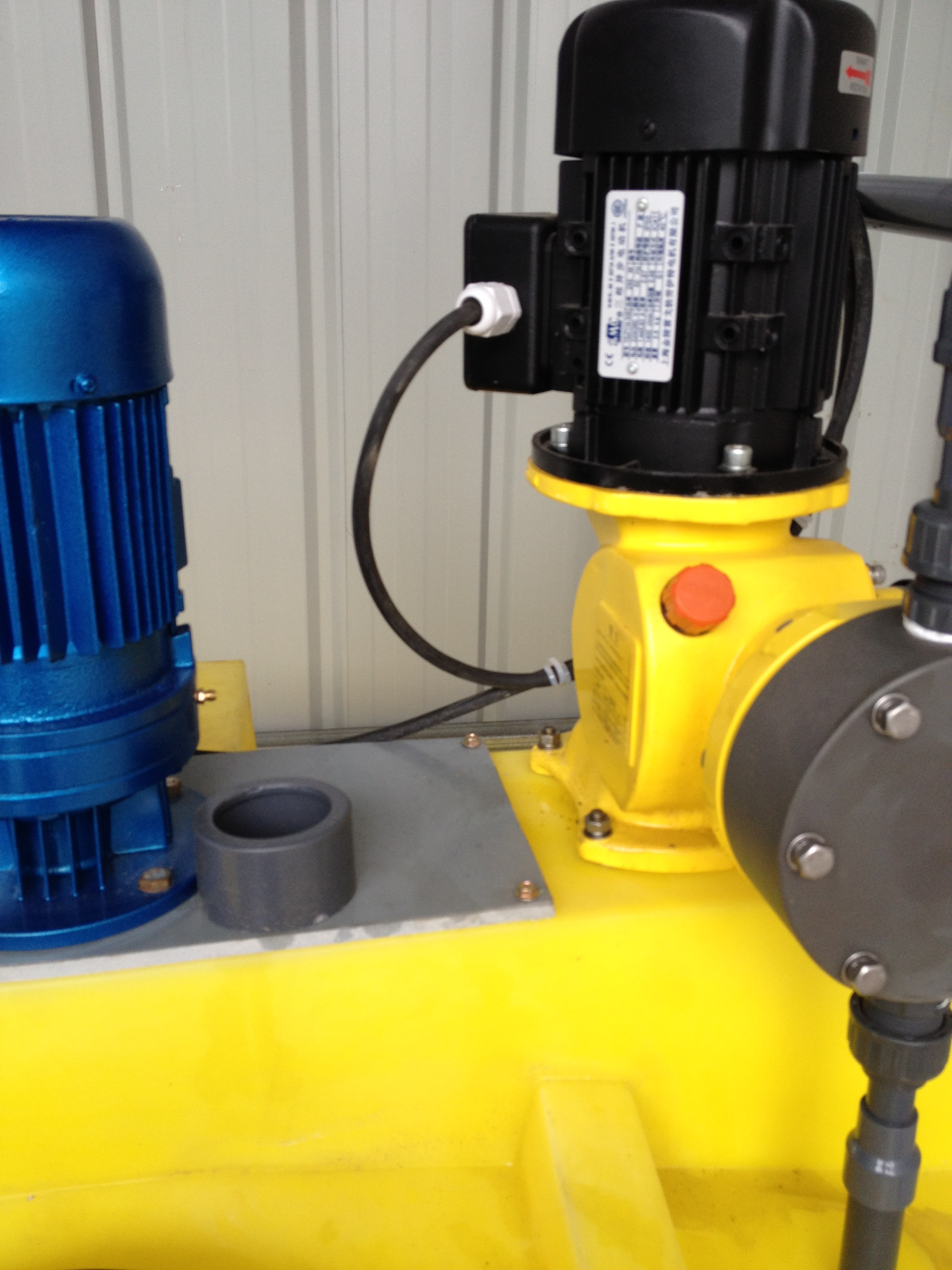 绍兴中粮安装--叠螺机加药装置照片1